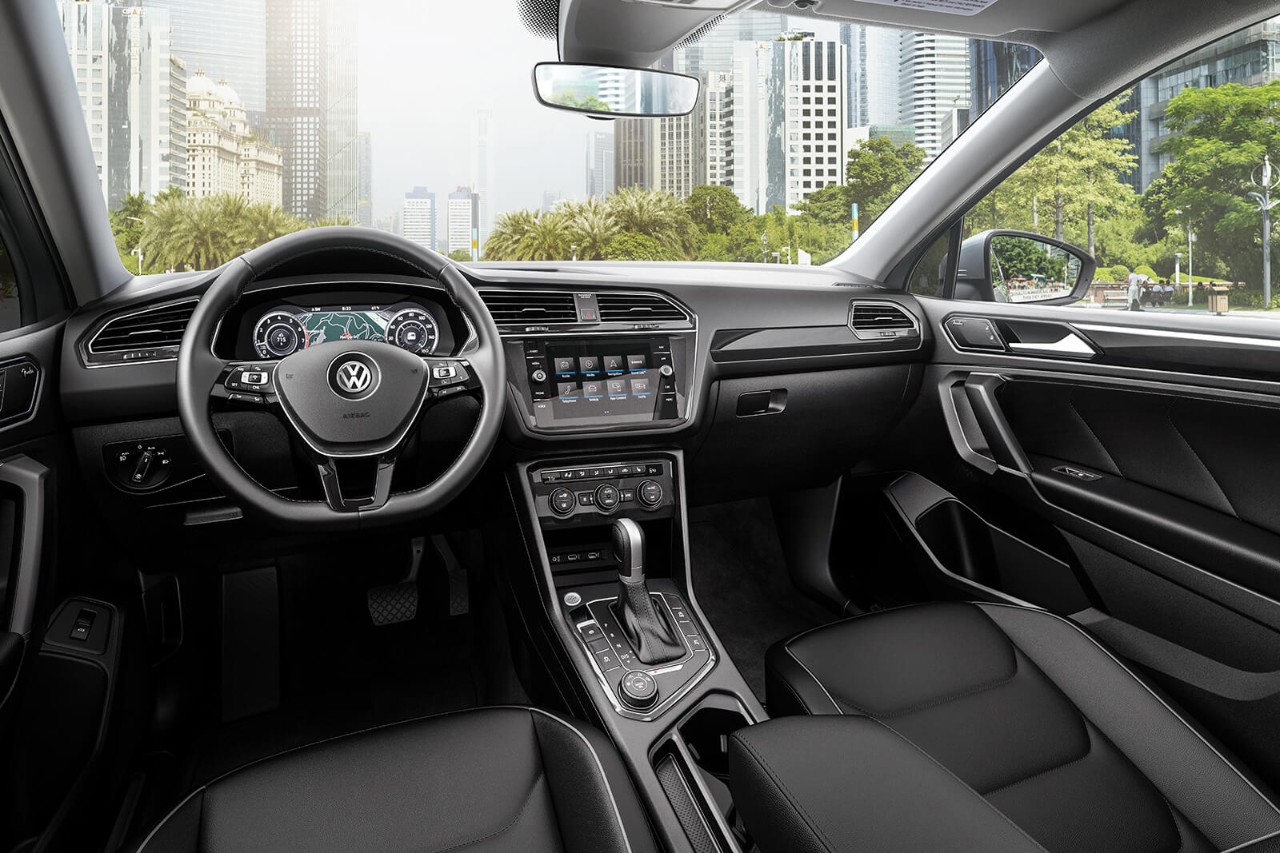 2018 Volkswagen Tiguan Black Dashboard Interior.jpeg